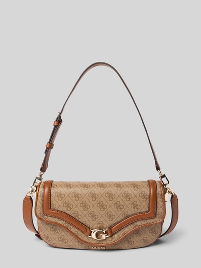 Produktfoto, Handtasche mit Label-Detail Modell 'DEA' von Guess in Beige und Braun mit Logo-Muster, Hauptfach mit Reißverschluss, Tragehenkel, abnehmbarer Schulterriemen, Innenfach mit Reißverschluss, Maße 31 cm Breite, 15 cm Länge, 8 cm Tiefe, Schulterriemen 135 cm.