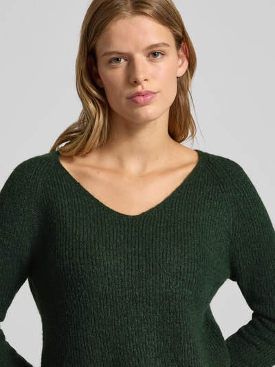 Pieces Sweter z dzianiny o kroju regular fit z prążkowaną fakturą model ‘ELLEN’ Ciemnozielony 3