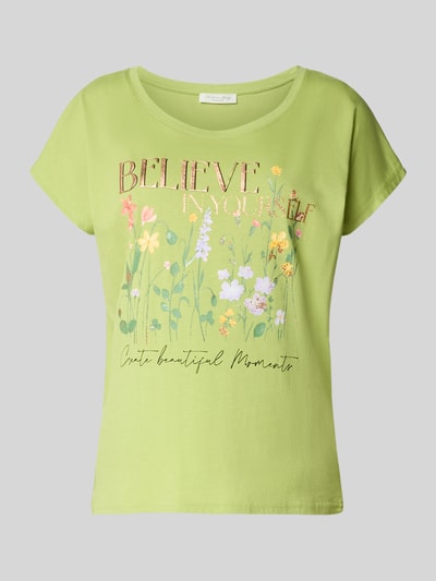 Produktfoto, T-Shirt mit Motiv-Print und Rundhalsausschnitt von Christian Berg Woman, Damen T-Shirt im Baumwoll-Viskose-Mix, Regular-Fit, Rückenlänge 56 cm bei Größe S, grüner Farbton mit floralem Print und goldfarbenem Schriftzug, glatte Textur