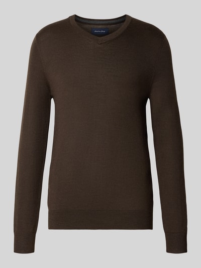 Produktfoto, Strickpullover aus Woll-Mix mit V-Ausschnitt von Christian Berg Men, brauner Farbton, Regular Fit, gerippte Abschlüsse, glatte Textur.