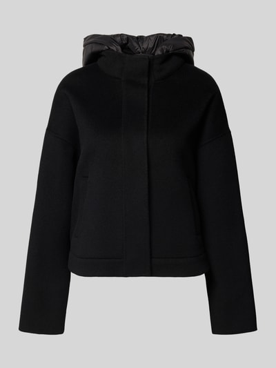 Produktfoto, Jacke mit Kapuze van Marc Cain in zwart, puur katoen, regular fit, steekzakken, verborgen ritssluiting, gladde textuur.