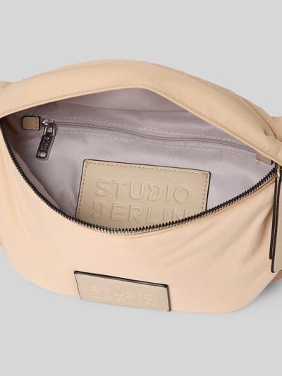 STUDIO BERLIN Bauchtasche mit Label-Badge Modell 'SPANDAU' Beige 5