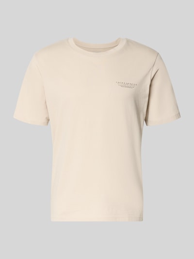 Produktfoto, T-Shirt mit Label-Print und Rundhalsausschnitt von Jack & Jones in Beige, reine Baumwolle, Regular Fit, glatte Struktur.