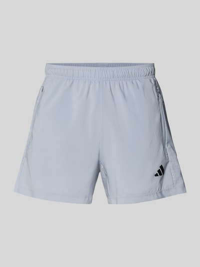 Produktfoto, Shorts mit Label-Print von adidas Training in hellem Farbton, Lockerer-Schnitt, Elastikbund, Reißverschlusstaschen, Label-Print, Bundweite 39 cm, Innenbeinlänge 12 cm, glatte Textur
