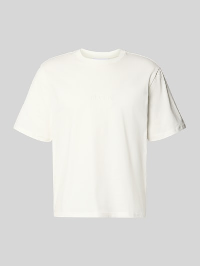 Produktfoto, T-Shirt mit Rundhalsausschnitt und Logo-Stitching von REVIEW, weiße Reine Baumwolle, Regular-Fit, Rückenlänge 59 cm bei Größe M.