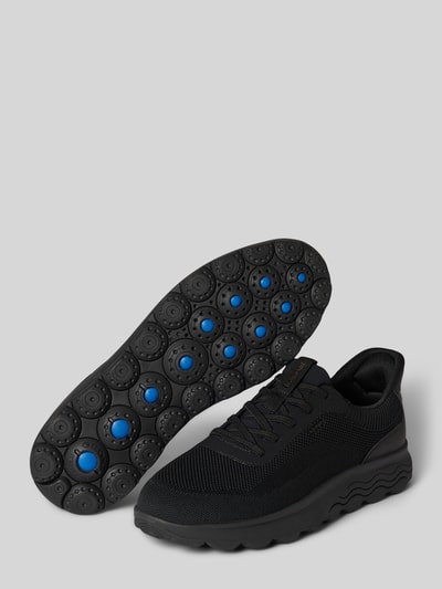 Produktfoto, Slip-on-Sneaker mit profilierter Sohle Modell 'SPHERICA' von Geox für Herren, Schwarz mit blauen Akzenten, abgerundete Spitze, Schlupfform, Absatzhöhe: 5 cm, Schafthöhe: 8 cm, Schaftweite: 7 cm, texturierte Mesh-Optik