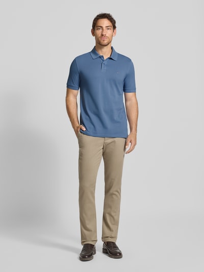 Christian Berg Men Regular Fit Poloshirt mit Logo-Stitching Jeansblau 1