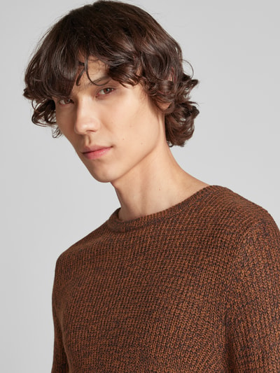 Jack & Jones Sweter z dzianiny z okrągłym dekoltem model ‘LEWIS’ Średniobrązowy melanż 3