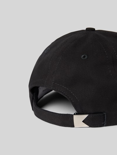 Produktfoto, Basecap aus reiner Baumwolle von RHUDE mit verstärktem Schirm, verstellbarem Riegel, Label-Stitching und Belüftungslöchern.