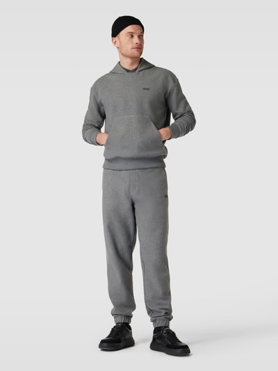 CK Calvin Klein Sweatpants mit Label-Badge Silber Melange 1