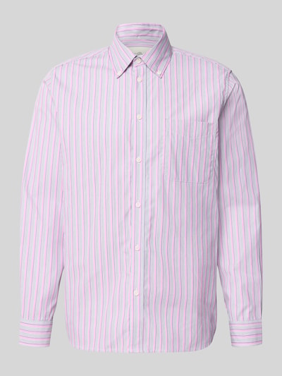Produktfoto, Regular Fit Freizeithemd mit Button-Down-Kragen Modell 'Kent' von Les Deux aus reiner bawełna ekologiczna, listwa guzikowa, brustasza, sportowe mankiety, zaokrąglony dół, długość tyłu w rozmiarze M 79 cm, szerokość w rozmiarze M 44 cm, długość rękawów w rozmiarze M 67 cm, pastelowe pionowe paski, gładka tekstura