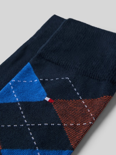 Produktfoto, skarpety z mieszanki bawełny w biało-niebiesko-brązowy wzór, zestaw 2 szt., model 'CHECK 2P' od Tommy Hilfiger, skarpety męskie