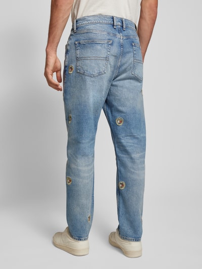 Tommy Jeans Relaxed Tapered Fit Jeans mit Label-Stitchings Modell 'ISAAC' Blau 5