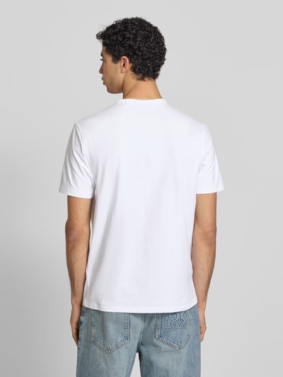 Männermodel trägt Regular Fit T-Shirt-Set aus Baumwoll-Mix Modell 'NAOLO' von HUGO in Optik: Unifarben, Materialverarbeitung: Jersey, Ganzkörperansicht Rückansicht.