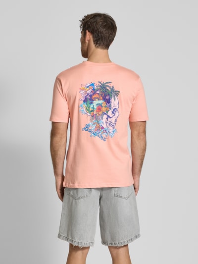 BOARDIES T-shirt met motief- en labelprint, model 'Peach Paradise' Abrikoos - 5