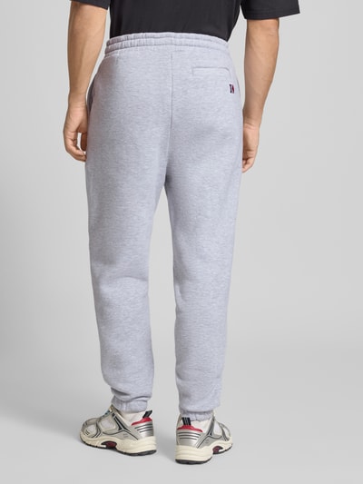 KARL KANI Sweatpants mit elastischem Bund Hellgrau Melange 5