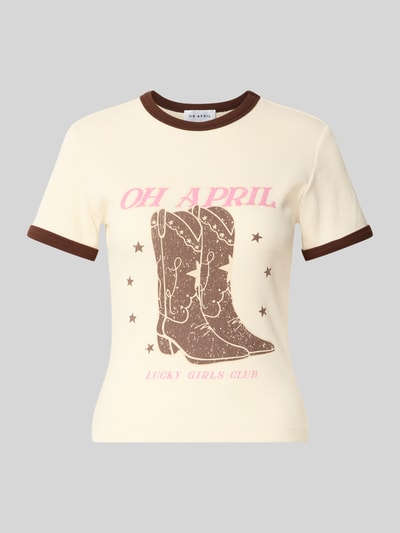Produktfoto, T-Shirt mit Motiv-Print Modell 'Boots' von OH APRIL im cremefarbenen Baumwoll-Mix mit braunen Kontraststreifen und Motiv-Print, Feinripp-Struktur, Regular Fit