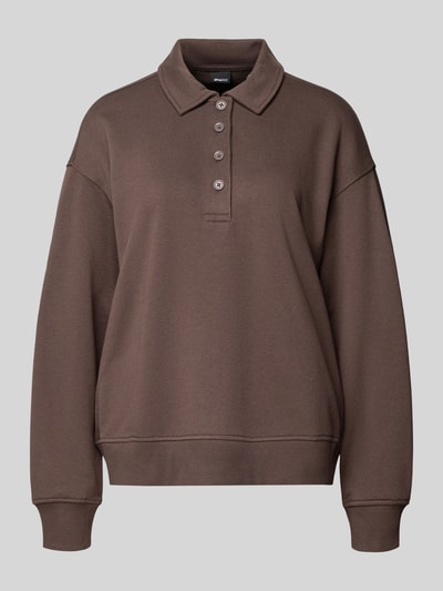 Produktfoto, bruin 'Sweatshirt mit Polokragen und Knopfleiste' van Gina Tricot, regular fit, polokraag, knoopsluiting, verlaagde schouders, effen, zachte textuur
