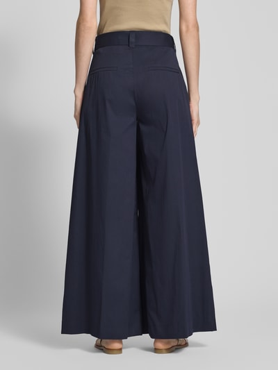 MAC Stoffhose mit Gürtel und Eingrifftaschen Modell 'Carletta' Marine 5