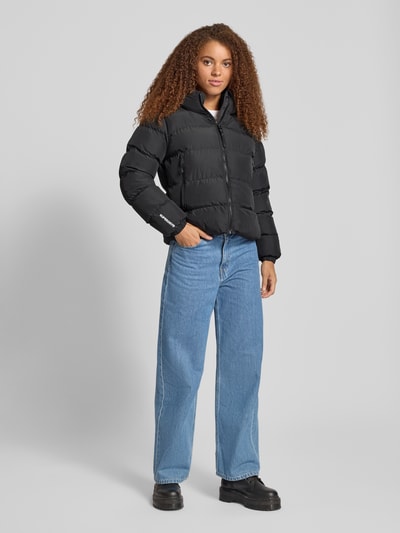 Superdry Pikowana kurtka o kroju regular fit z wytłoczonym logo model ‘Sports’ Czarny 1