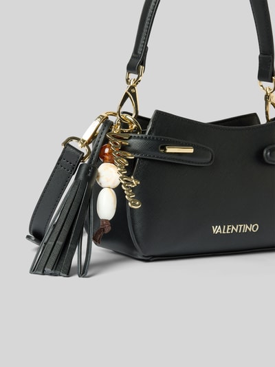 Productfoto, schoudertas met labeldetail Model 'NIVALIS RE' van Valentino Bags, effen kleur, structuurlook, goudkleurige details, ritssluiting, hoofdvak, ritsvak, steekvak, draagband, afneembare draaglus en schouderband.