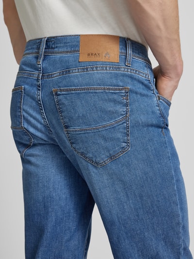 Brax Jeansy o kroju straight fit z naszywką z logo model ‘CADIZ’ Oceaniczny 3