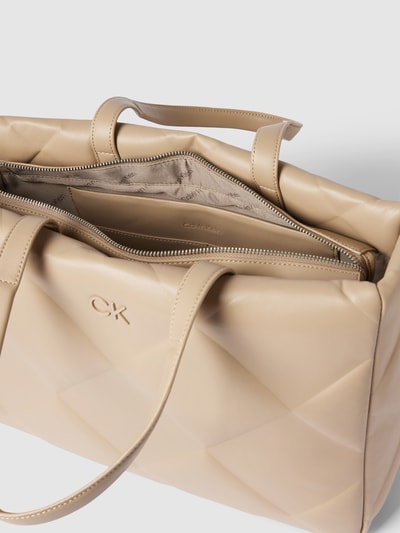 CK Calvin Klein Torba tote z fakturowanym wzorem model ‘QUILT’ Beżowy 5