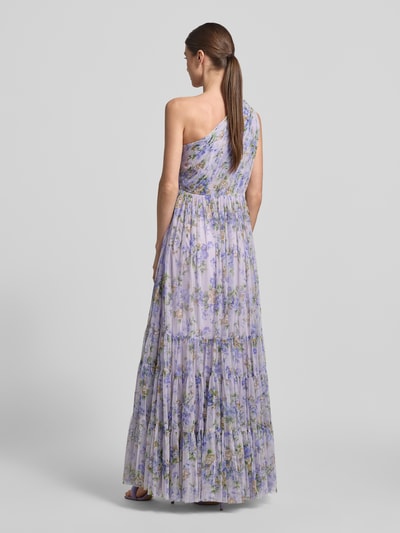 Vrouwenmodel draagt Regular Fit avondjurk met ruches van LACE & BEADS, mesh, bloemen all-over print, one-shoulder design, ruglengte 152 cm, maat S, borstwijdte 63 cm, getailleerde pasvorm, geheelfiguur achteraanzicht.