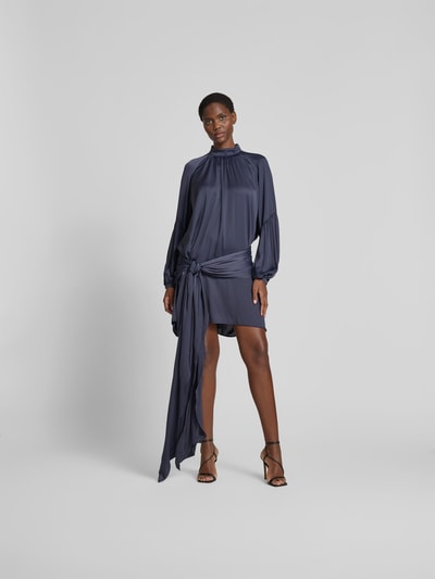 ROTATE Knielanges Kleid mit Taillengürtel Graphit 4
