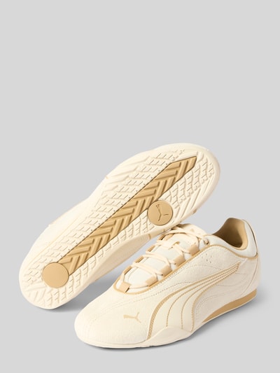 Produktfoto, Sneaker aus Leder-Mix mit Logo-Stitching von PUMA in Creme und Beige, abgerundete Spitze, Label-Details, Schnürung, Absatzhöhe 1 cm, Schafthöhe 8 cm, Schaftweite 8 cm.