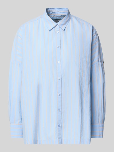 Produktfoto, Relaxed Fit Damenbluse mit Streifenmuster von Emily Van den Bergh, bawełna, jasnoniebieskie i beżowe paski, kołnierzyk koszulowy, zapięcie na guziki, długość tyłu w rozmiarze 36: 65 cm, długość rękawa: 41 cm