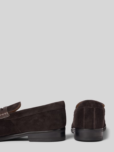 Produktfoto, loafersy z brązowej skóry, gładka faktura, delikatny połysk, model 'velluto misto kleitos loa' od JOOP! SHOES, kontekst: loafersy męskie