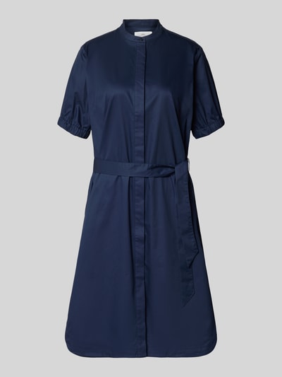 Produktfoto, Regular Fit Kleid mit Stehkragen von Fynch-Hatton, granatowa bawełna, krój regular fit, taliowany, wpuszczane kieszenie, krótkie rękawy, elastyczne zakończenia rękawów, odpinana tasiemka w talii, listwa guzikowa na całej długości, długość tyłu w rozmiarze 36: 105 cm, szerokość w rozmiarze 36: 59 cm, długość rękawów w rozmiarze 36: 27 cm