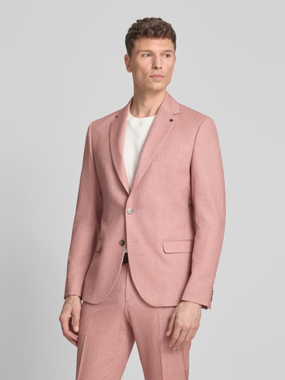 Männermodel trägt Sakko mit Pattentaschen Modell 'NICK' von Zuitable in Rosa, Material-Mix mit Viskose-Anteil, Gerader-Schnitt, Reverskragen, Knopfleiste, Brusttasche mit Einstecktuch, Ganzkörperansicht von vorne.