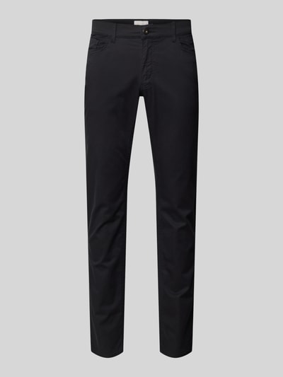 Produktfoto, Hose mit Eingrifftaschen Modell 'Chuck' von BRAX in Schwarz, Baumwoll-Lyocell-Mix, Slim-Fit, glatte Struktur, Herren, frontal. Kontext: Bundweite 43 cm, Innenbeinlänge 81 cm bei Größe 32/32.