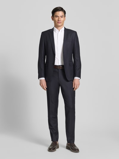 Männermodel trägt Modern Fit Business-Hemd aus katoen met button-downkraag van OLYMP, borstzak, labelstitching, ruglengte 80 cm, schouderbreedte 47 cm, mouwlengte 65 cm, puur katoen, zakelijk, ganzkörperansicht van voren.