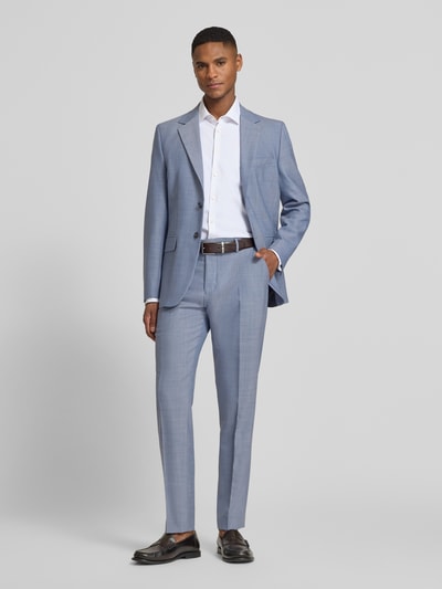 Männermodel trägt Slim Fit Anzugsakko aus Woll-Mix Modell 'THEO' von SELECTED HOMME, Melange-Optik, Reverskragen, Ganzkörperansicht von vorne.