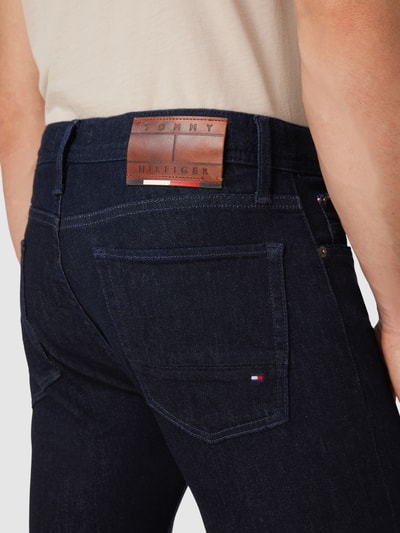 Tommy Hilfiger Slim Fit Jeans mit Label-Detail Modell 'BLEECKER' Dunkelblau 3