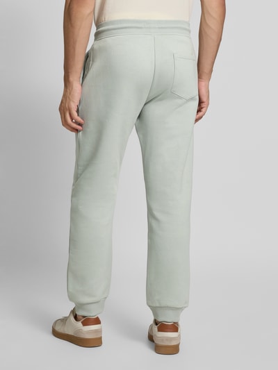 MCNEAL Regular Fit Sweatpants mit elastischen Beinabschlüssen Hellgruen 5