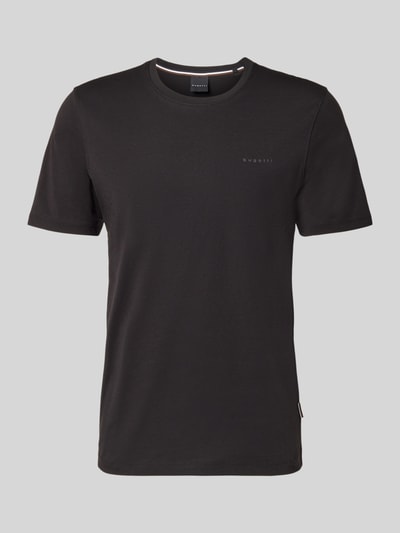 Produktfoto, T-Shirt mit Label-Detail von bugatti, schwarze Farbe, Reine Baumwolle, Gerader-Schnitt, Rundhalsausschnitt, Rückenlänge 70 cm bei Größe M
