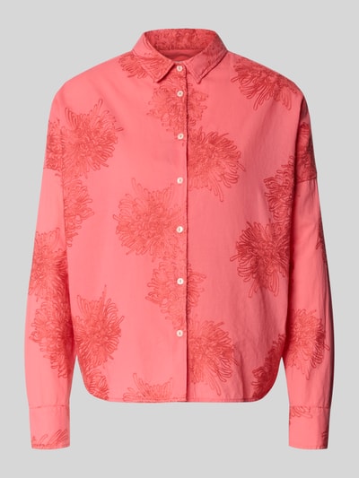 Produktfoto, Regular Fit Bluse mit Stitchings Modell 'LUCY' von 0039 Italy in leuchtendem Pink, Reine Baumwolle, Hemdblusenkragen, Rückenlänge 67 cm, Ärmellänge 47 cm, florale Muster, glatte Textur.