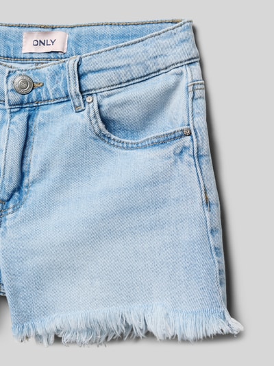 Produktfoto, Straight Fit Jeansshorts aus Baumwoll-Mix Modell 'ROBYN' von Only, jasnoniebieski used denim, frędzle, 5 kieszeni, naszywka, bawełniany materiał