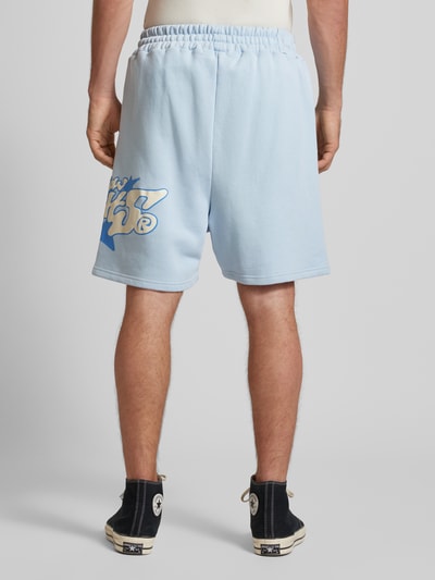 Low Lights Studios Regular Fit Sweatshorts mit Label-Print Modell 'ASTRO' Hellblau 5