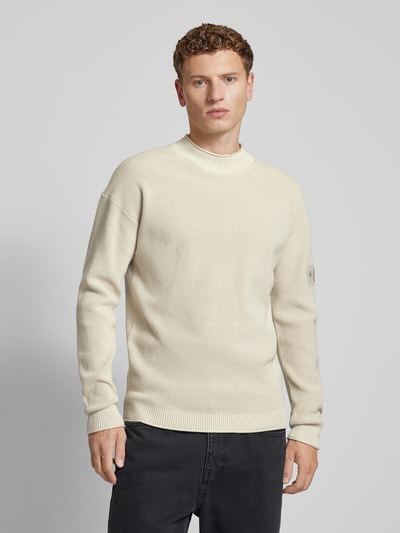 Calvin Klein Jeans Sweter z dzianiny o kroju relaxed fit z naszywką z logo Szarobrązowy 4