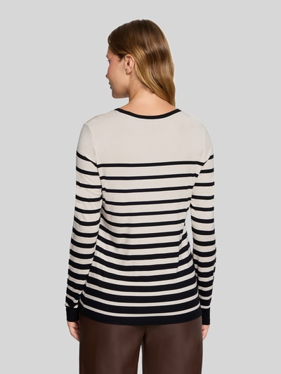 Betty Barclay Langarmshirt mit appliziertem Frontmotiv Sand 5