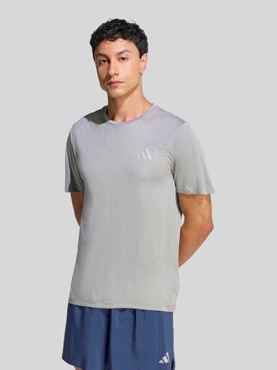 adidas Training Regular Fit Sport-T-Shirt mit Logo-Print Mittelgrau 4