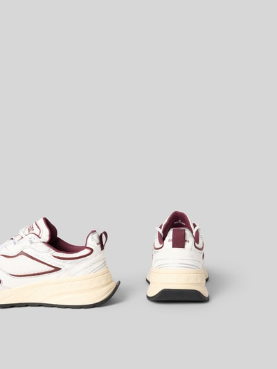 Produktfoto, Sneaker mit Schnürverschluss von Dsquared2 in Weiß und Bordeaux mit Label-Detail, Strukturierte Sohle, Absatzhöhe 5 cm, Schafthöhe 6 cm.