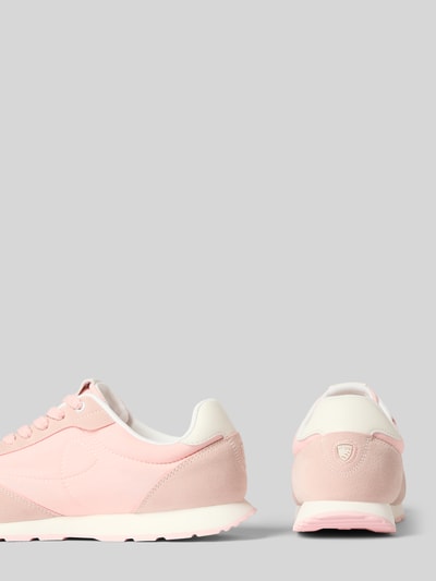 Produktfoto, Sneaker mit Logo-Detail Modell 'Swink' von Blauer USA, Rosa mit Weiß, abgerundete Passform, Schnürverschluss, profilierte Sohle, Absatzhöhe 2 cm, Schafthöhe 8 cm, Schaftweite 9 cm, glatte und strukturierte Texturen