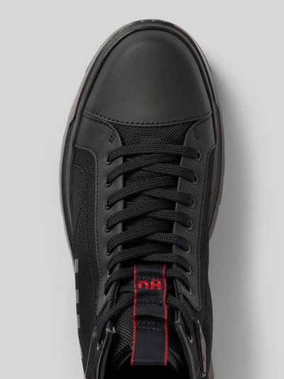 Produktfoto, High Top Sneaker im Wanderschuh-Stil Modell 'URIAN' von HUGO, unifarben schwarz, runde Spitze, Label Print, strukturierte Sohle