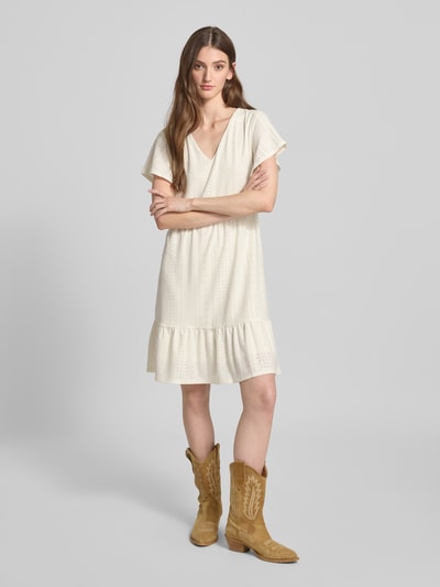 Only Tailliertes Freizeitkleid mit Lochstickerei Modell 'SANDRA' Offwhite 1